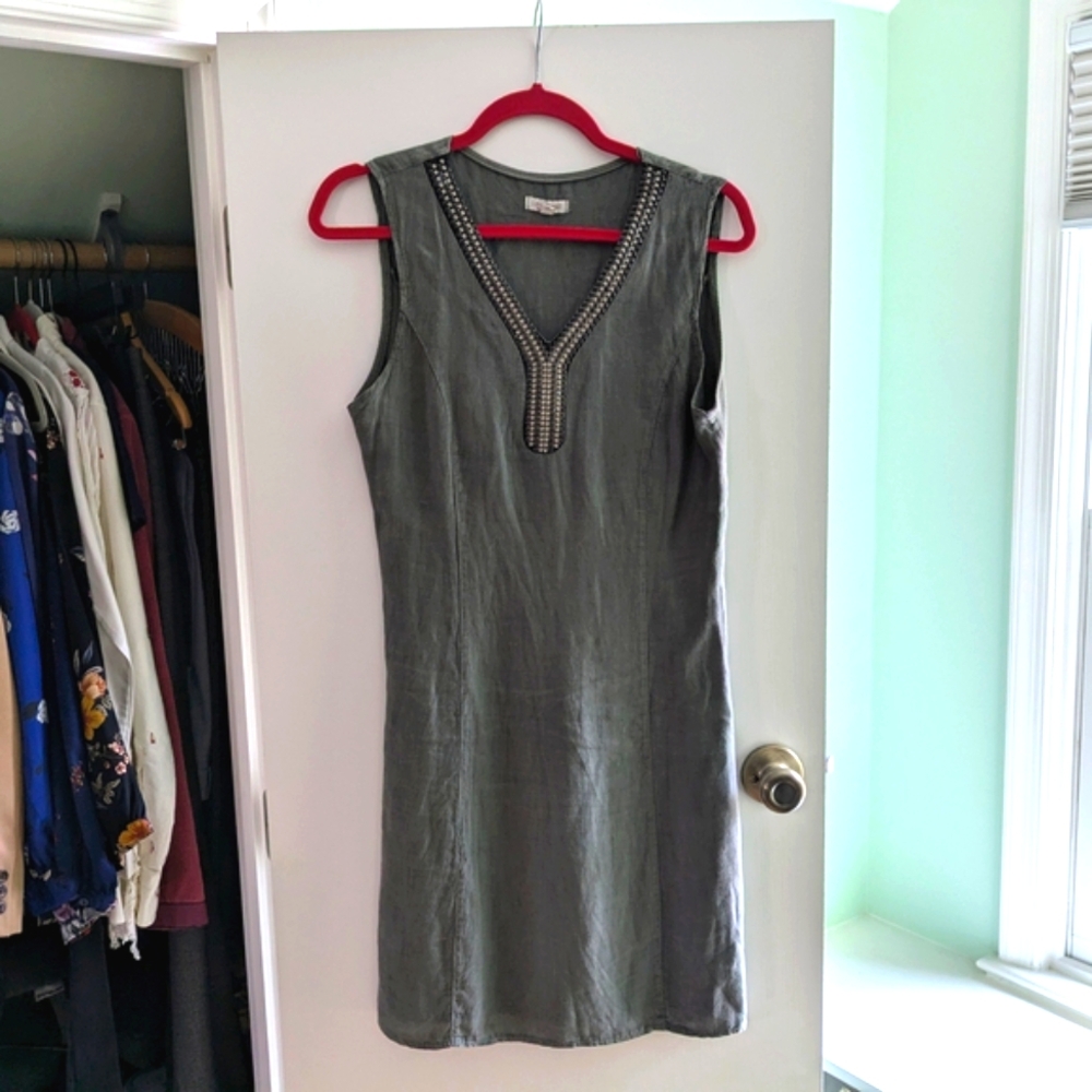 Green Sleeveless V-Neck Sheath Mini Dress